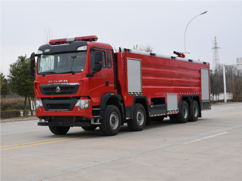 重汽豪沃25噸水罐消防車(chē)