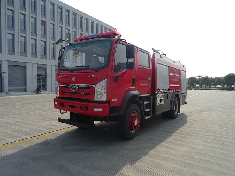 四驅(qū)6.3噸水罐消防車(chē)