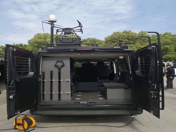 依維柯歐勝無(wú)人機(jī)指揮車(chē)
