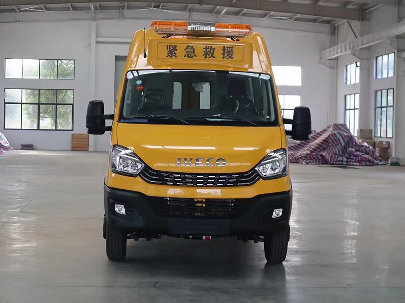 依維柯9-11座救險車