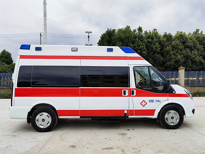 福特V348長軸高福星監(jiān)護(hù)型救護(hù)車