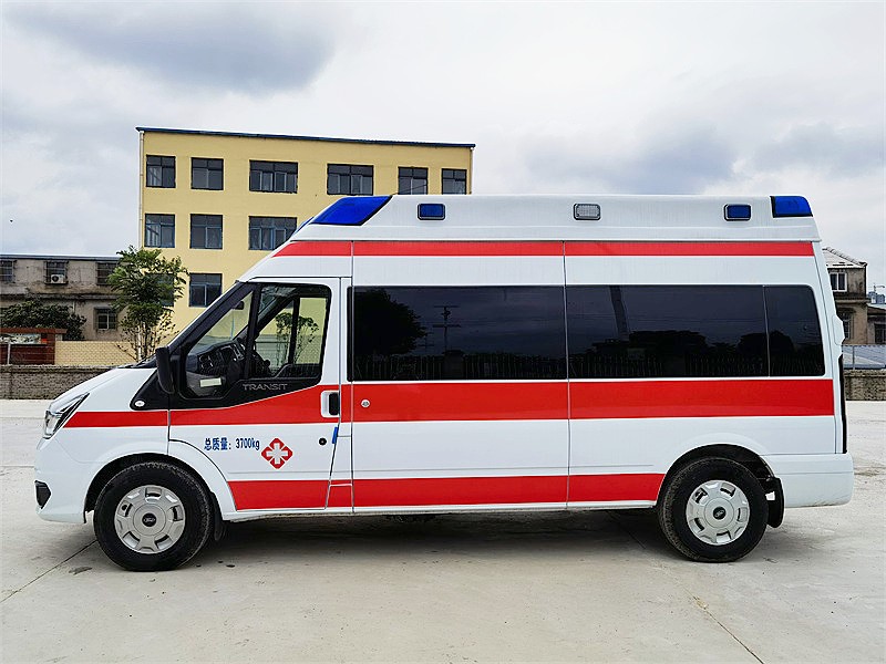 福特V348長軸高福星監(jiān)護(hù)型救護(hù)車