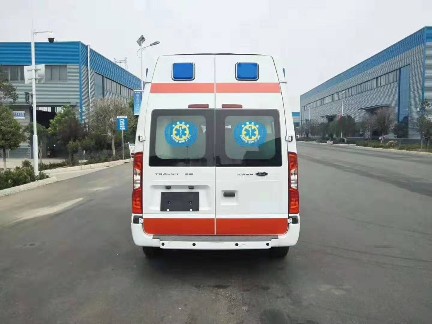 福特V348長(zhǎng)軸中頂監(jiān)護(hù)型救護(hù)車