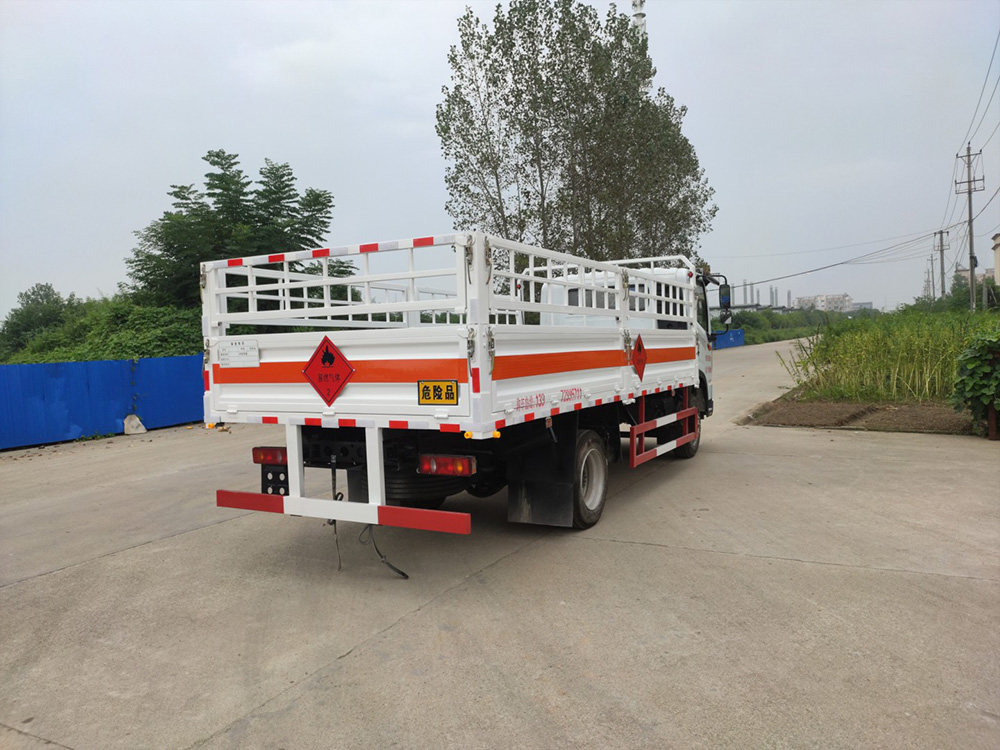 東風(fēng)華神國六柴油氣瓶運(yùn)輸車