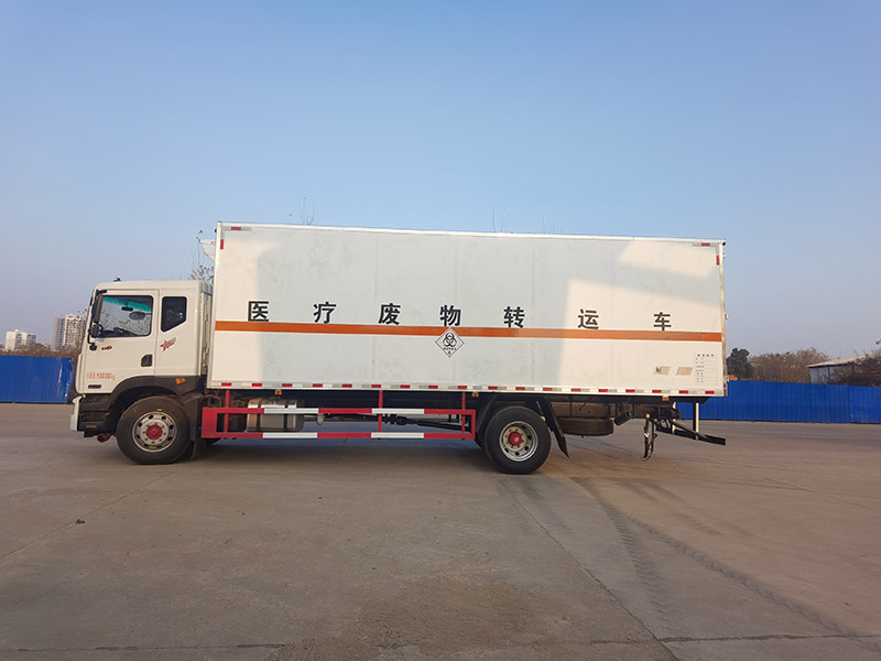 多利卡D9黃牌醫(yī)療廢物轉運車