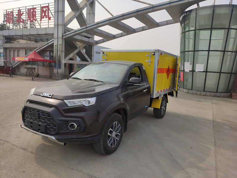 江鈴皮卡2.35米爆破器材運(yùn)輸車