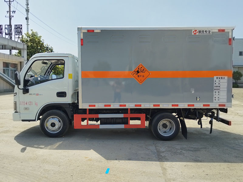 躍進(jìn)柴油危險(xiǎn)品廂式車