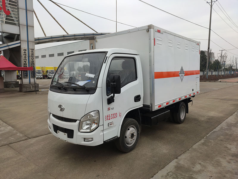 躍進(jìn)汽油后雙輪危險(xiǎn)品廂車